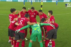 什么水平❓️韩国妹子看台观战男足比赛