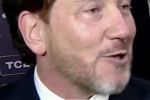 南美足联主席当面致意梅西：毫无疑问你就是历史最佳！