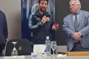 从球场传奇到梅博士！梅西获荣誉博士感慨发言：这是莫大的荣耀